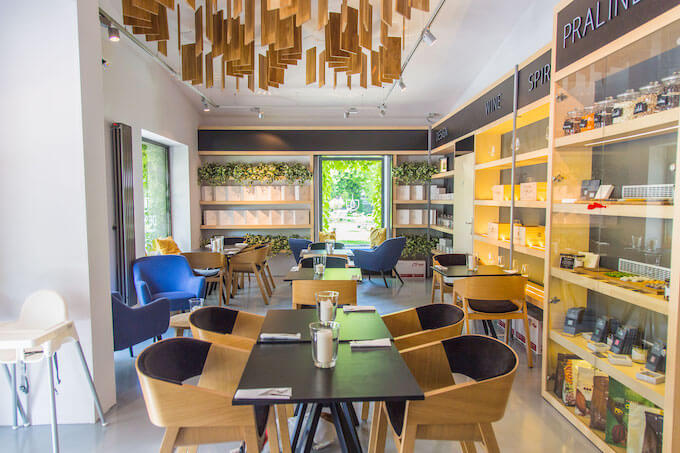 DESEO Patisserie & Chocolaterie  ul. Burakowska 5/7, 00-001 Warszawa